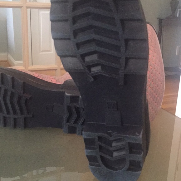 Vineyard Vines size 7, whale rain boots VGC - Picture 2 of 8